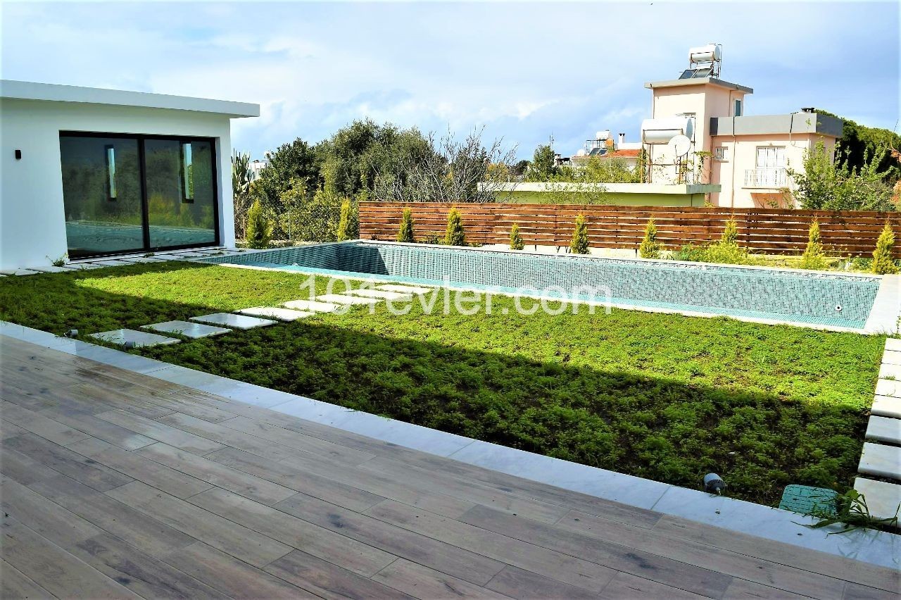 350 m2 Single-Storey 4 + 1 Luxury Villa with Modern Architectural Pool MADE in TURKISH ** 