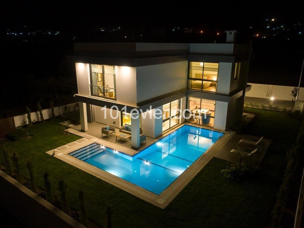 3+1 Villa Mit Hochwertigem Luxuspool In Kyrenia Yesiltepe ** 