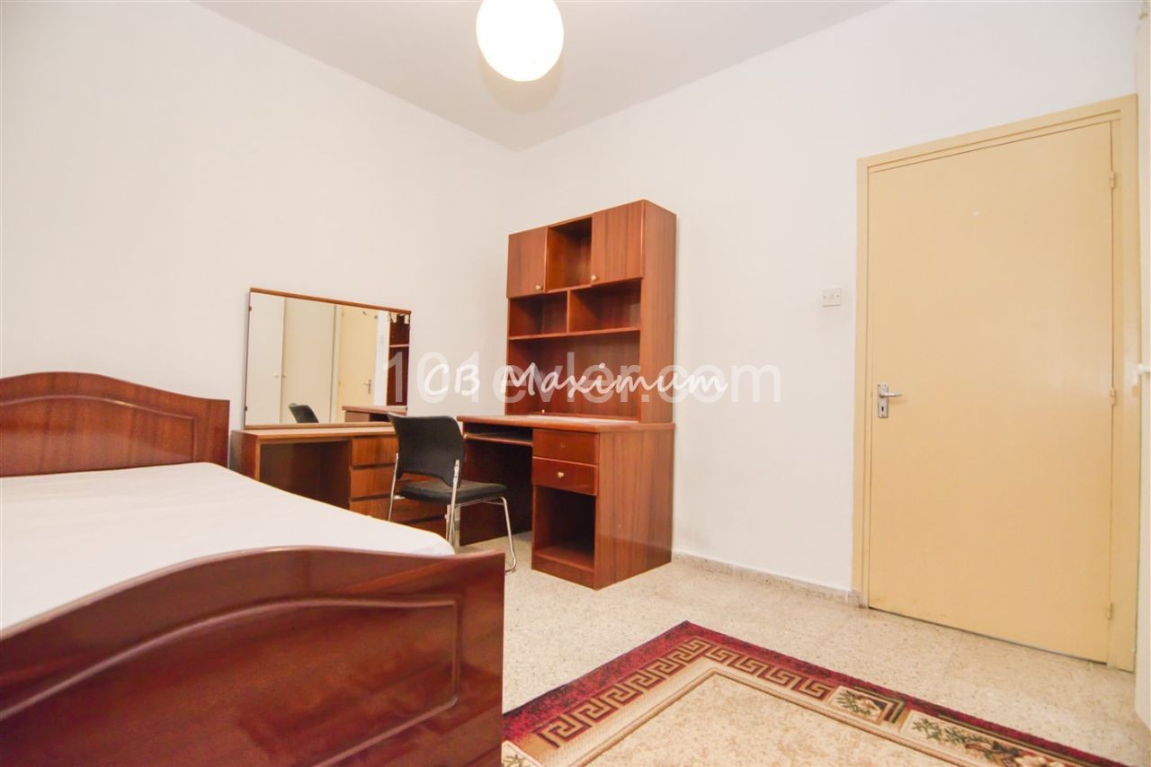 Girne Merkez, Gloria Jeans Arkasında Kiralık 3+1 Daire