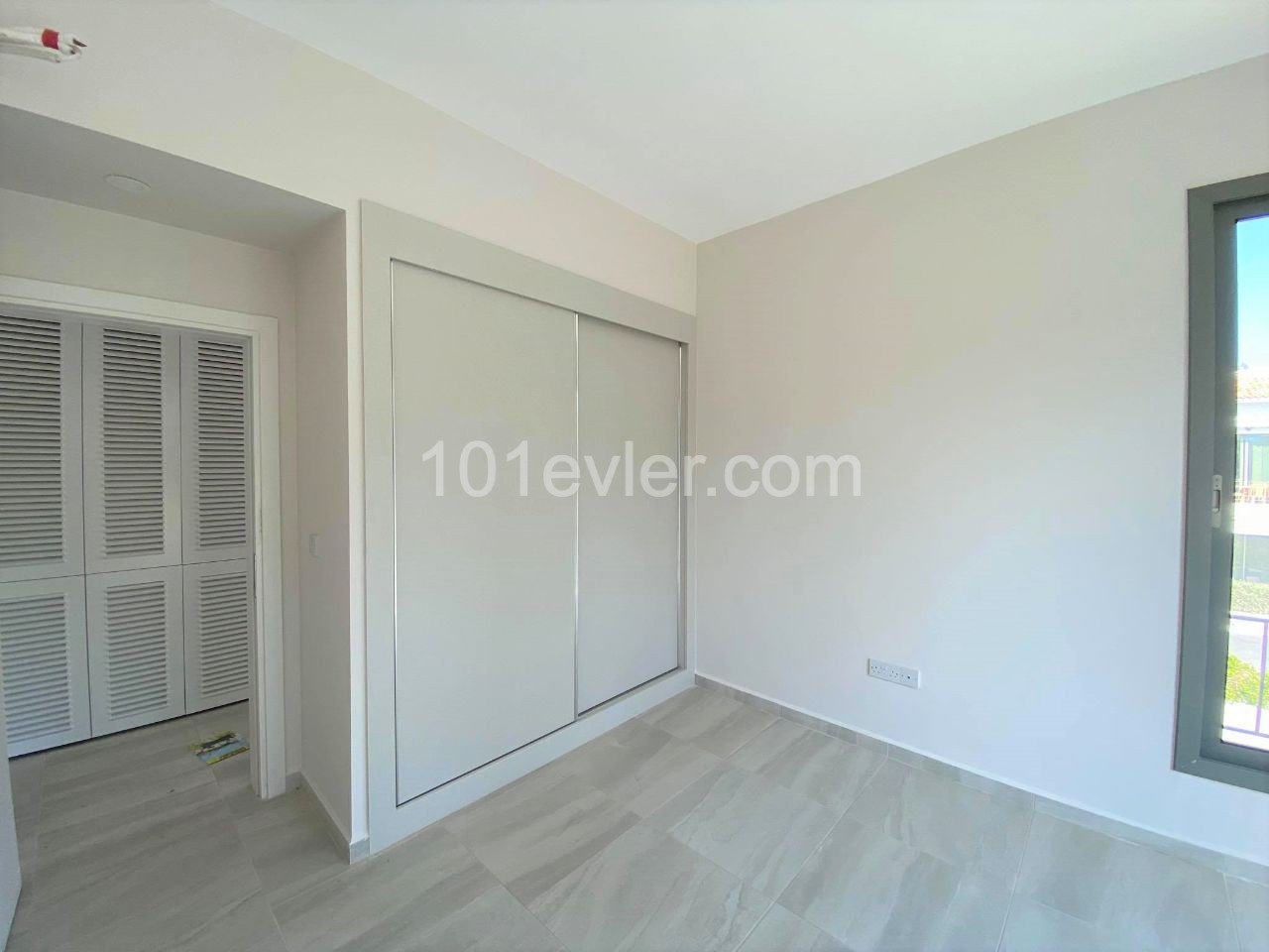 TOP FLOOR APARTMENT IN TOWN HOUSES, THE MOST PRESTIGIOUS SITE OF ALSANCAK IN KYRENIA, CYPRUS ** 