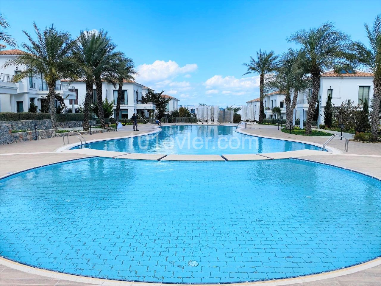 TOP FLOOR APARTMENT IN TOWN HOUSES, THE MOST PRESTIGIOUS SITE OF ALSANCAK IN KYRENIA, CYPRUS ** 