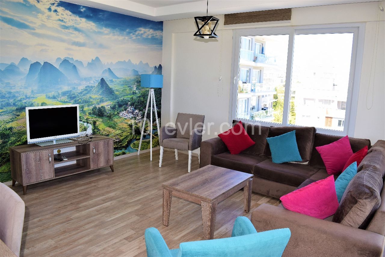 Girne Merkez’de Lüks Eşyalı Geniş 3+1 Kiralık Rezidans