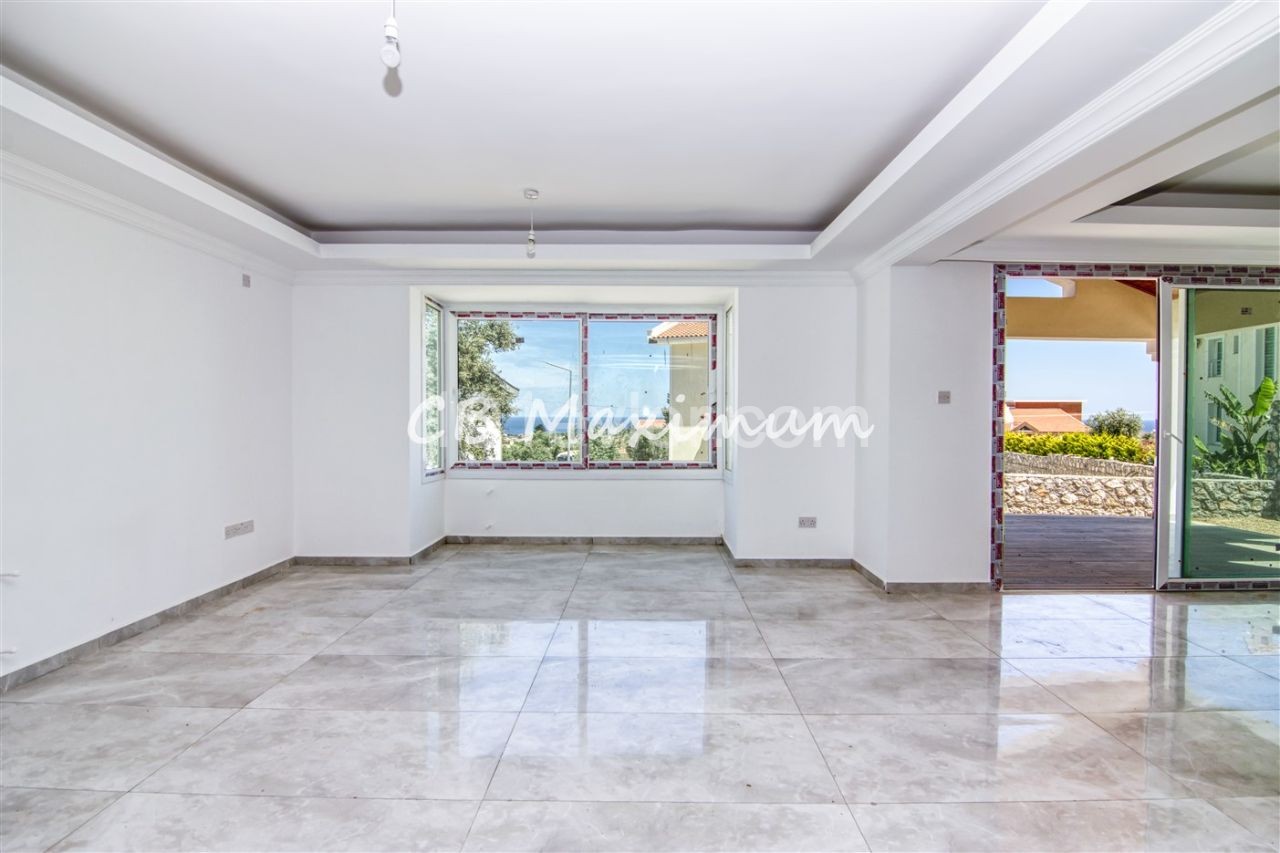 Girne Alsancak da Satılık 3+1 Deniz Manzaralı Villa