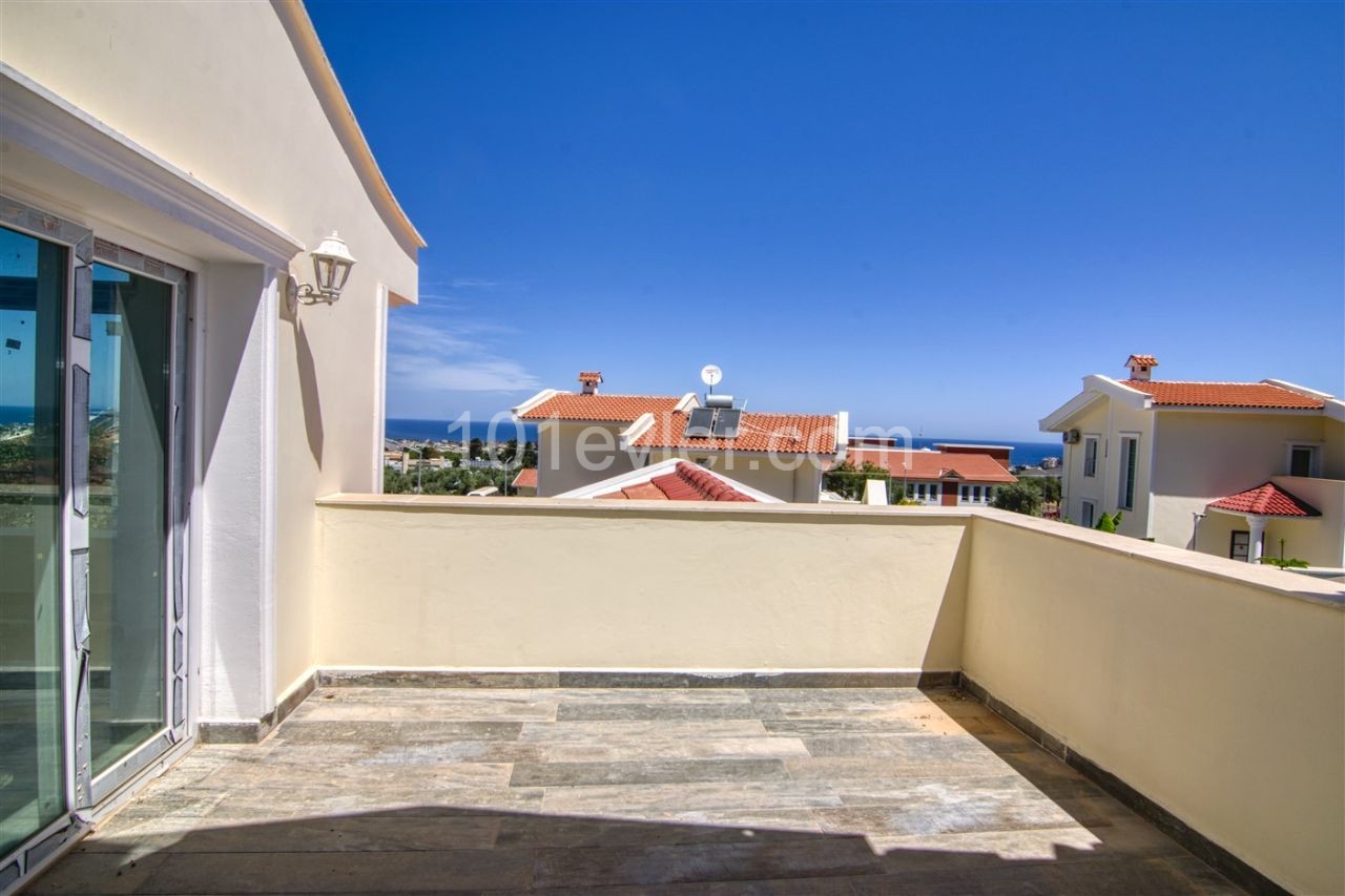 Girne Alsancak da Satılık 3+1 Deniz Manzaralı Villa