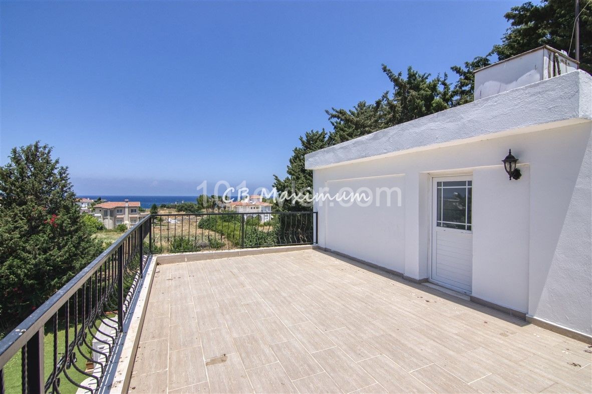 4+1 Villa With Private Pool And Large Garden For Sale In Kyrenia Karsiyaka ** 