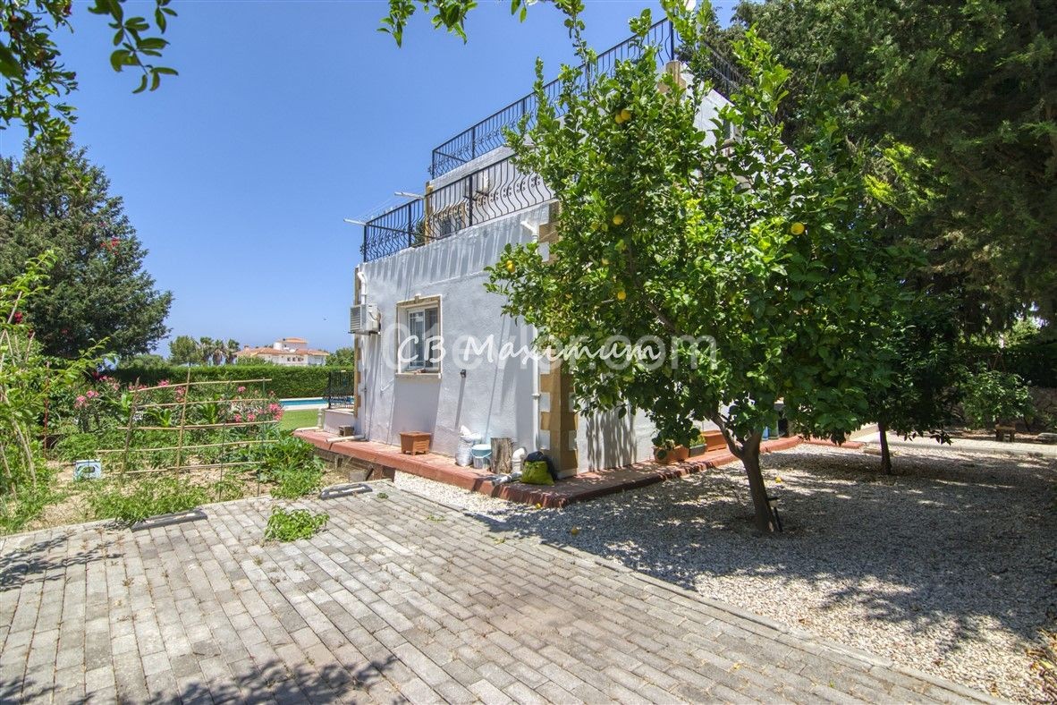 4+1 Villa With Private Pool And Large Garden For Sale In Kyrenia Karsiyaka ** 