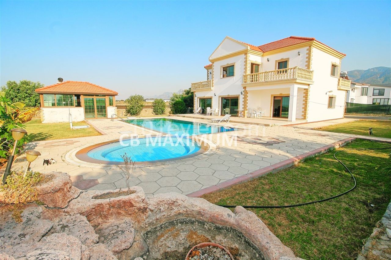 Zypern Kyrenia Alsancak unter 120 Obstbäumen 4+2 freistehende Villa zum Verkauf mit Pool ** 