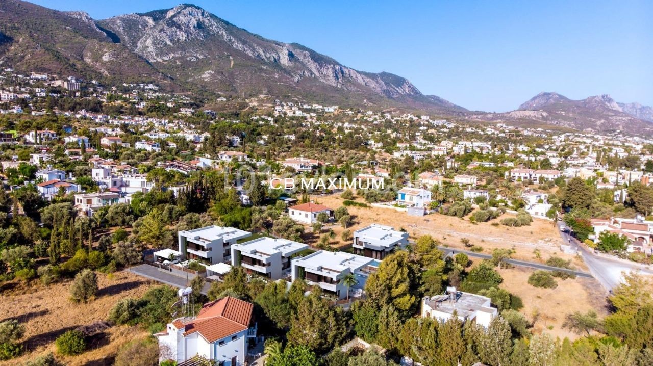 Kıbrıs Girne Ozanköy`de Satılık 4+1 Villa