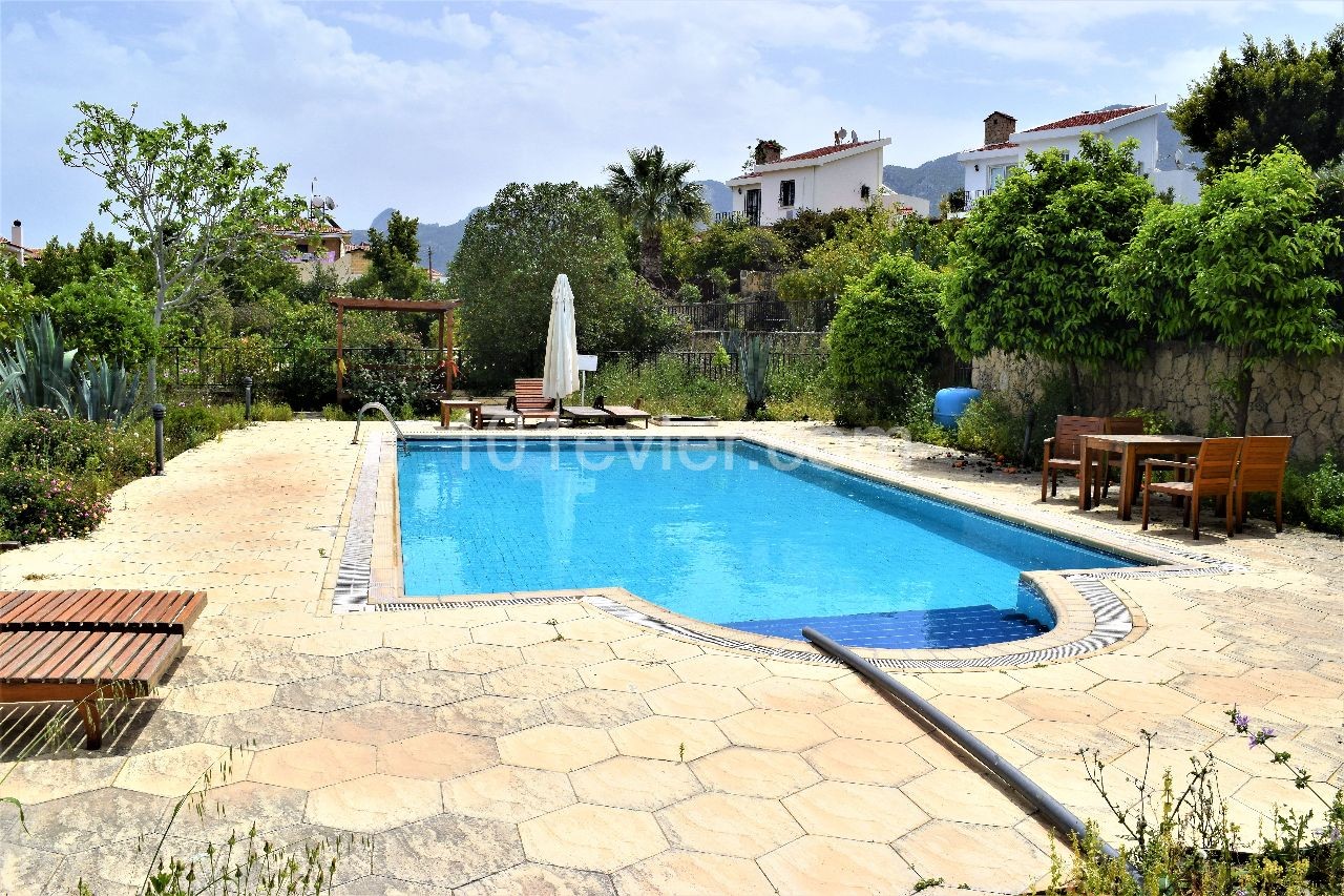 Girne Bellapaiste Havuzlu ve Bakımlı Full Eşyalı 3+1 Villa