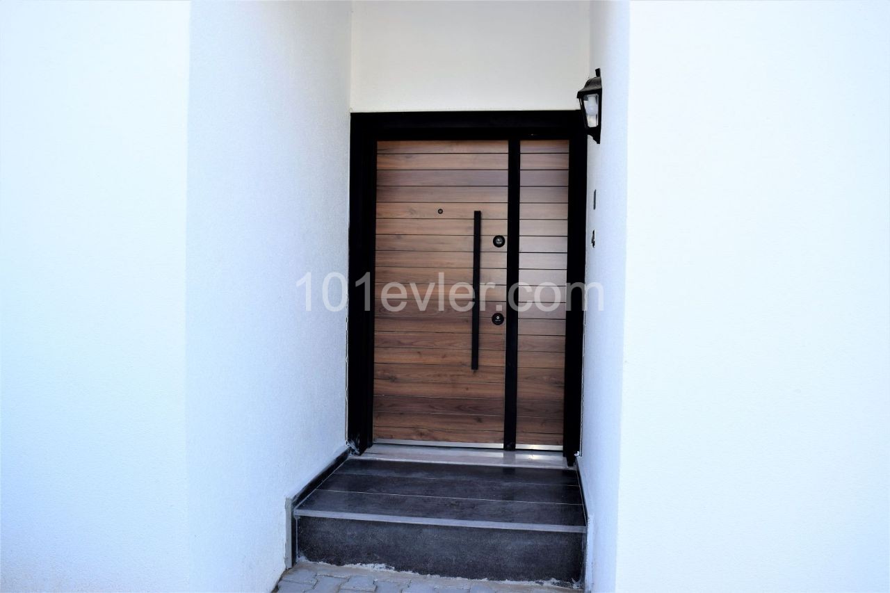 2+1 Apartment Flat with Garden and Sea View in Girne Karaoglanoglu 