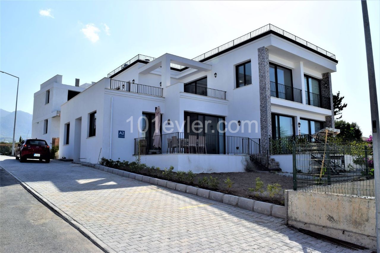 2+1 Apartment Flat with Garden and Sea View in Girne Karaoglanoglu 