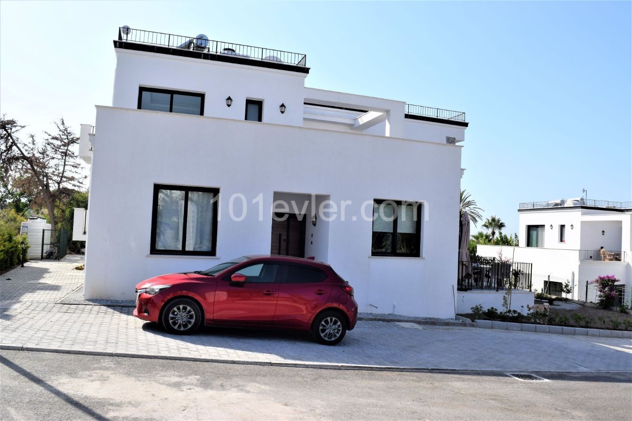 2+1 Apartment Flat with Garden and Sea View in Girne Karaoglanoglu 