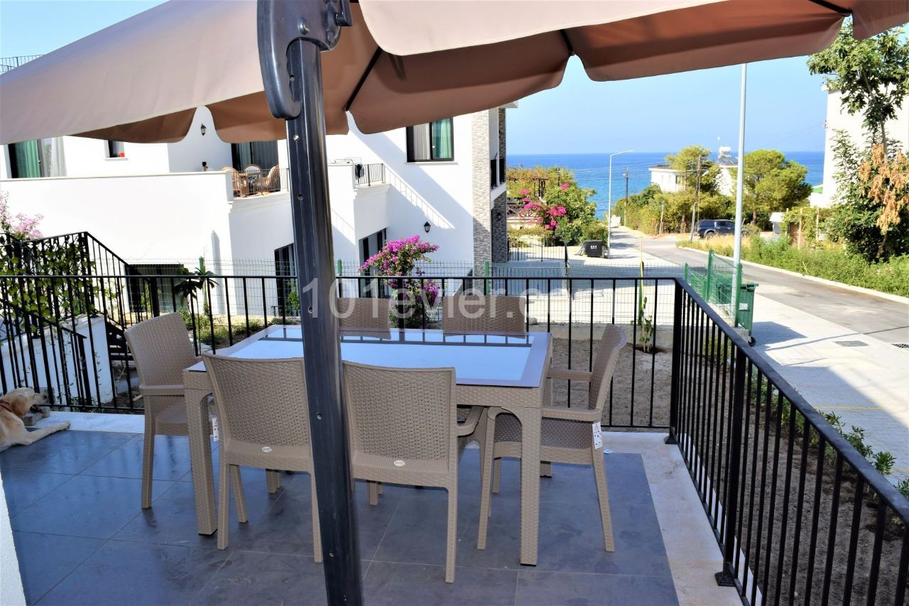 2+1 Apartment Flat with Garden and Sea View in Girne Karaoglanoglu 