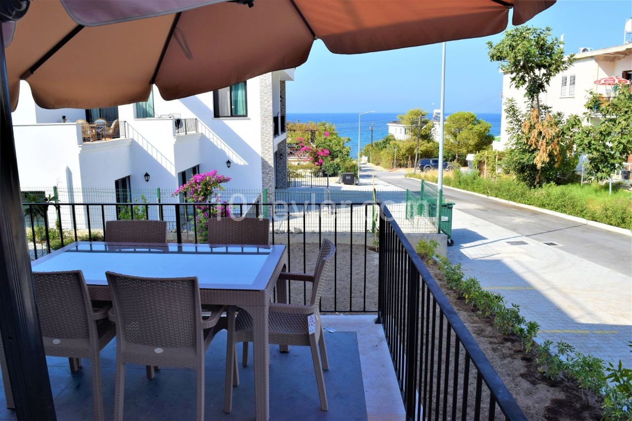 2+1 Apartment Flat with Garden and Sea View in Girne Karaoglanoglu 