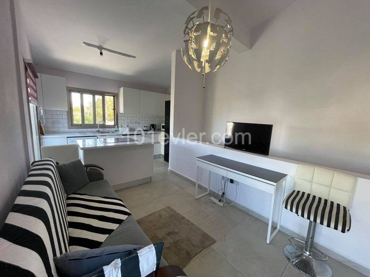 Flat To Rent in Alsancak, Kyrenia