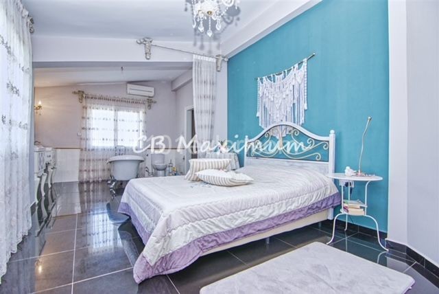 5+1 Villa for Sale with Large Garden, Private Swimming Pool in Kıbrıs Kyrenia Çatalköy ** 