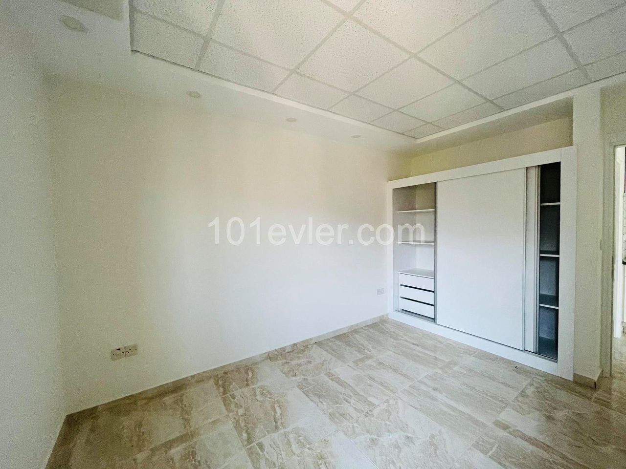 2+1 neues 110 M2 Büro im Zentrum von Kyrenia ** 