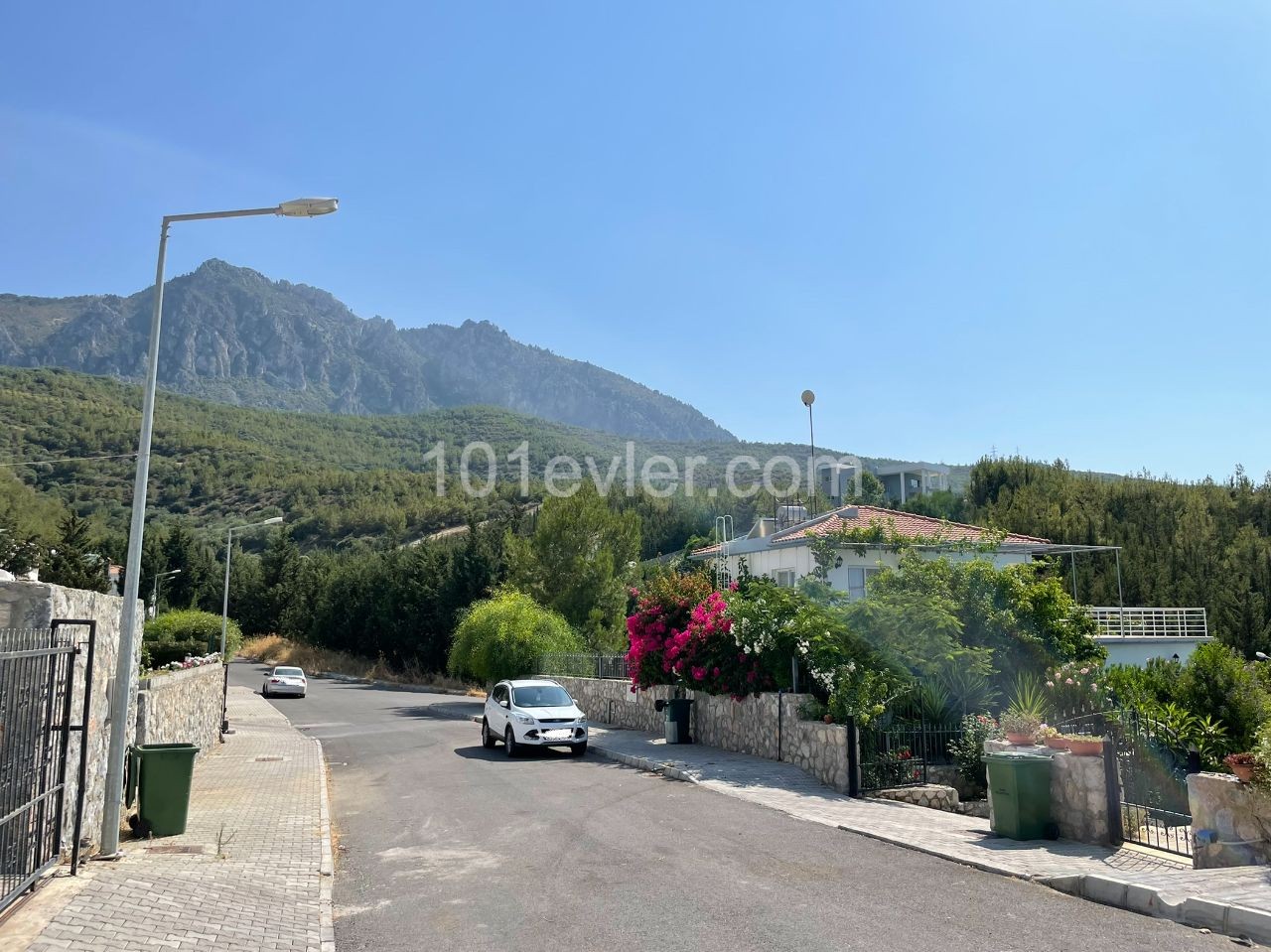 5+1 VILLA ZUM VERKAUF IN EDREMIT KYRENIA MIT HERRLICHEM BERG-UND MEERESBLICK ** 