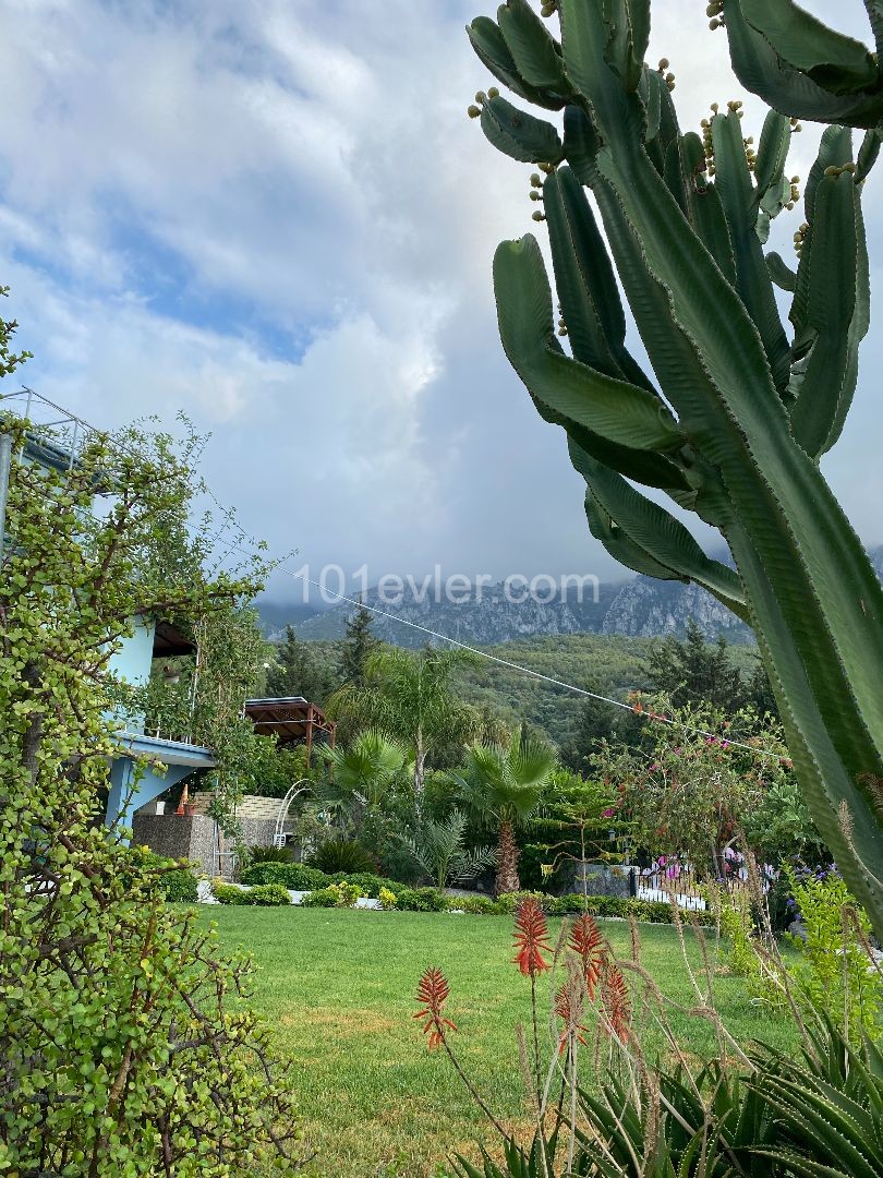 5+1 VILLA ZUM VERKAUF IN EDREMIT KYRENIA MIT HERRLICHEM BERG-UND MEERESBLICK ** 