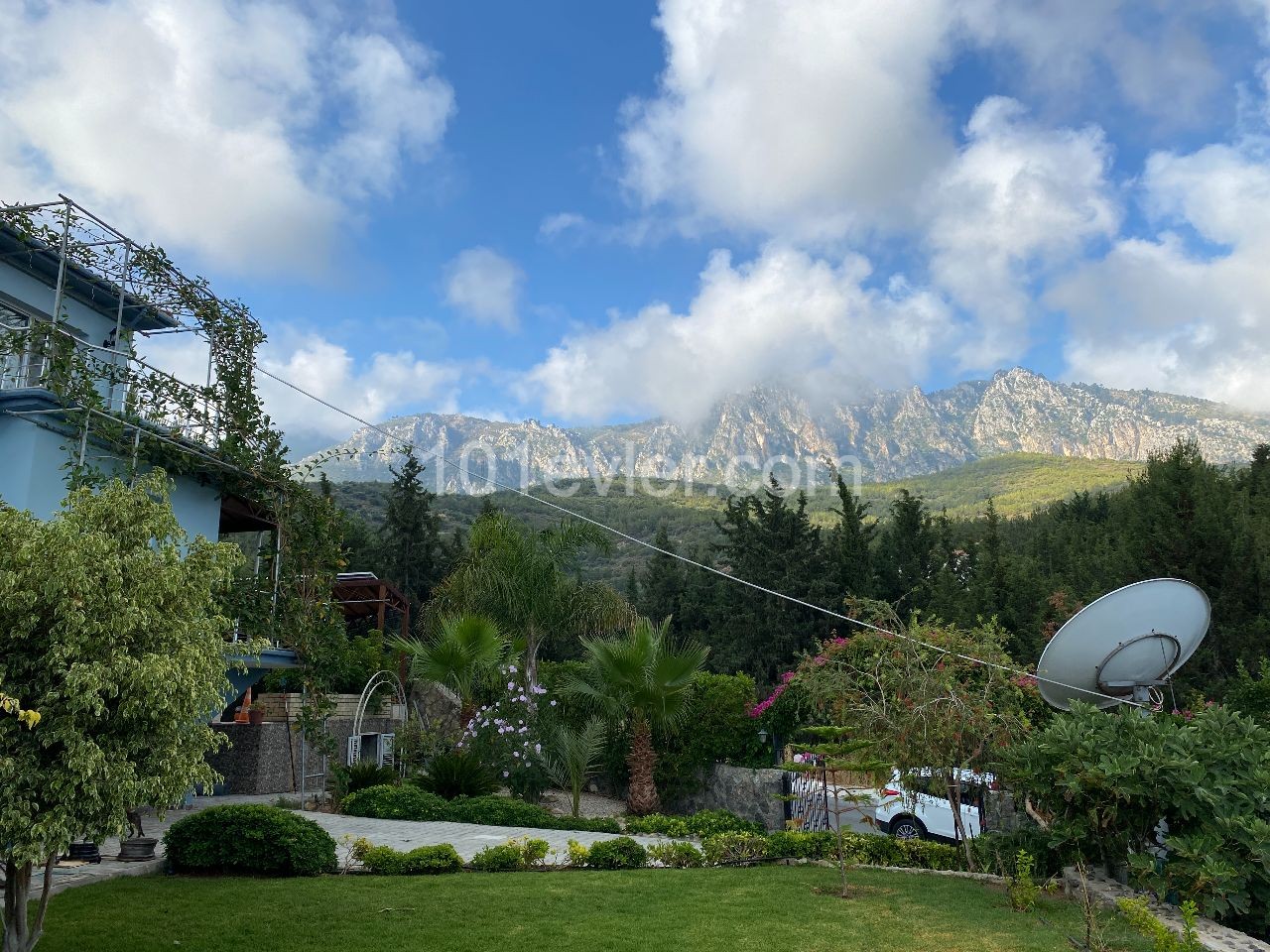 5+1 VILLA ZUM VERKAUF IN EDREMIT KYRENIA MIT HERRLICHEM BERG-UND MEERESBLICK ** 