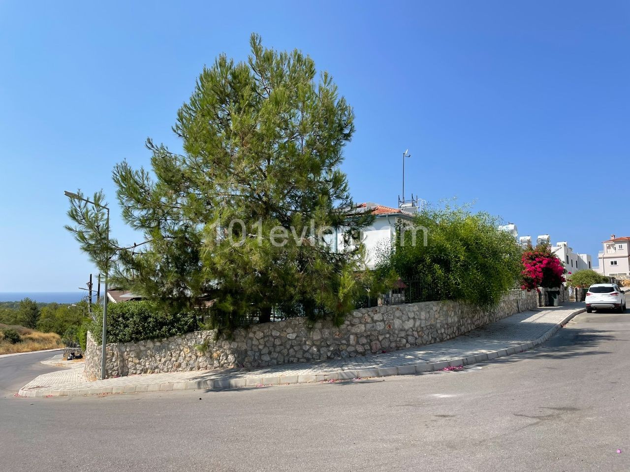 5+1 VILLA ZUM VERKAUF IN EDREMIT KYRENIA MIT HERRLICHEM BERG-UND MEERESBLICK ** 