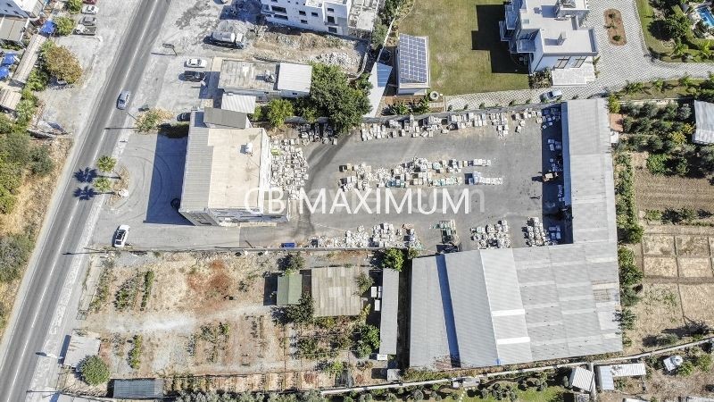 Handelsgebäude und Grundstück zum Verkauf an der Alsancak Hauptstraße in Zypern Kyrenia ** 