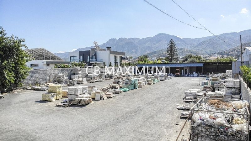 Handelsgebäude und Grundstück zum Verkauf an der Alsancak Hauptstraße in Zypern Kyrenia ** 