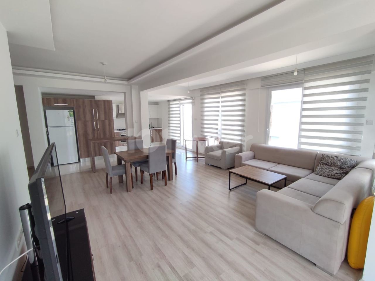 Girne Merkezinde Site Içerisinde Ortak Havuzlu 3+1 Penthouse