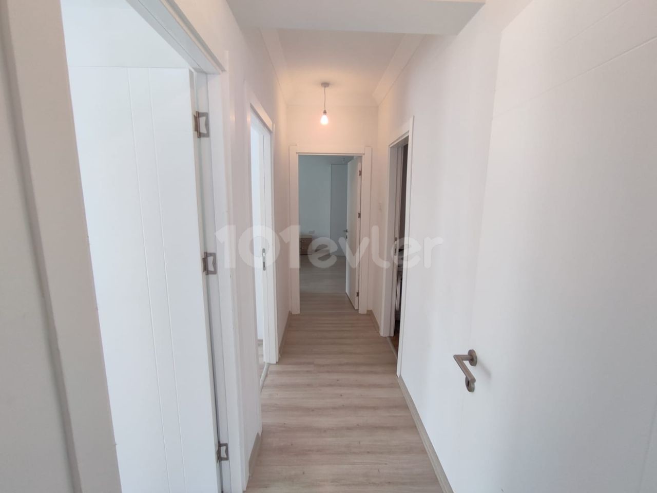 Girne Merkezinde Site Içerisinde Ortak Havuzlu 3+1 Penthouse