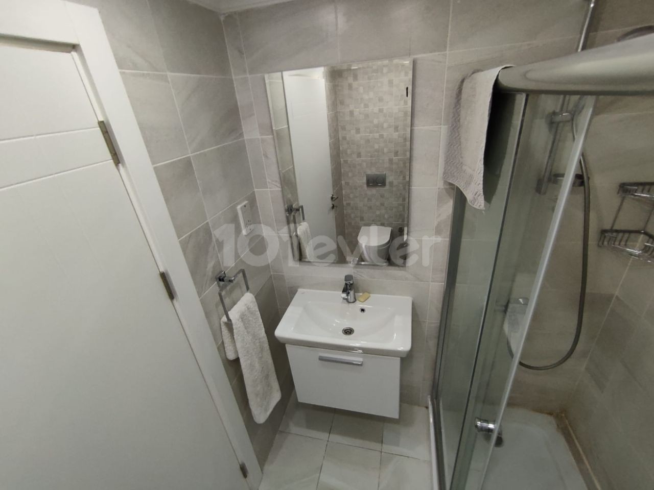 Girne Merkezinde Site Içerisinde Ortak Havuzlu 3+1 Penthouse