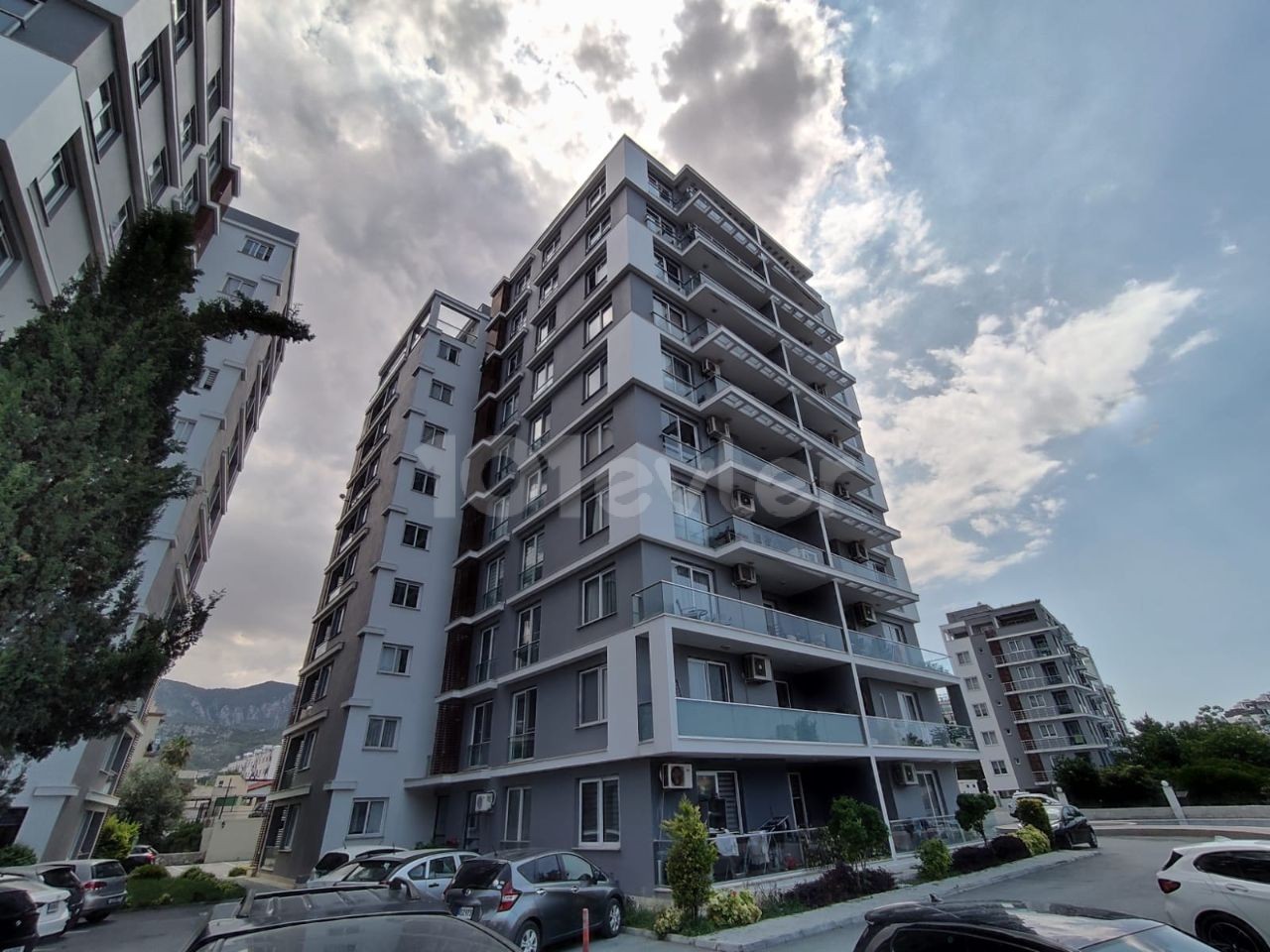 Girne Merkezinde Site Içerisinde Ortak Havuzlu 3+1 Penthouse