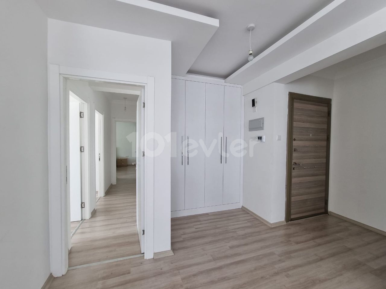 Girne Merkezinde Site Içerisinde Ortak Havuzlu 3+1 Penthouse