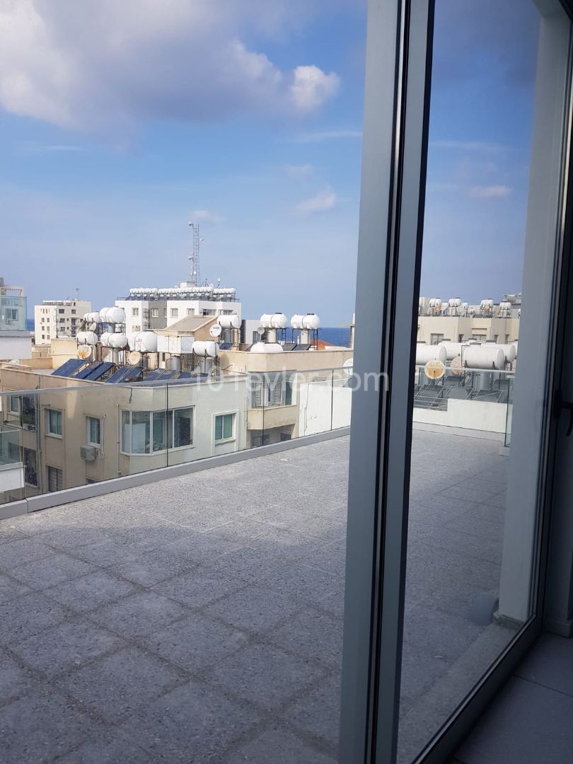 Girne Merkez de 1+1 Kiralık Full Eşyalı Penthouse 