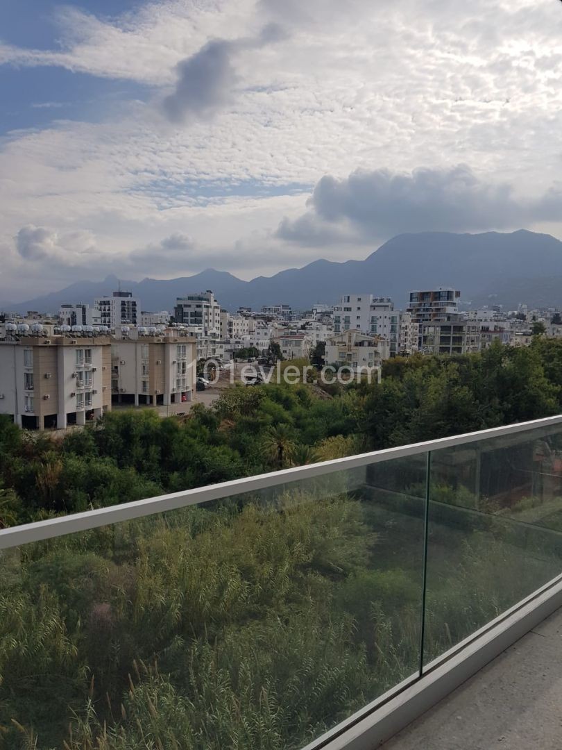 Voll möblierte Luxus-Apartments mit 2+1 und 1+1 Optionen im Zentrum von Kyrenia ** 