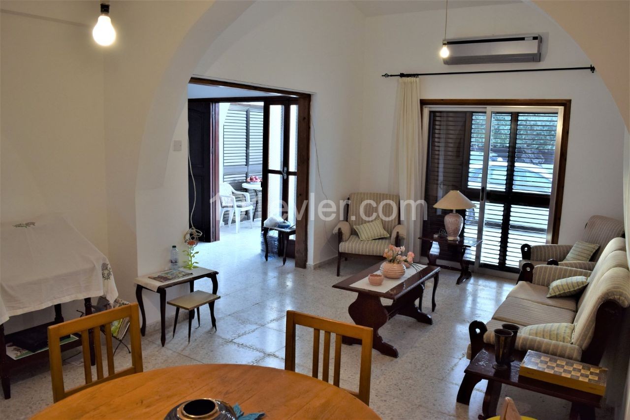 Girne Ozanköyde 4+1 Geniş Bahçeli Kiralık Müstakil Ev