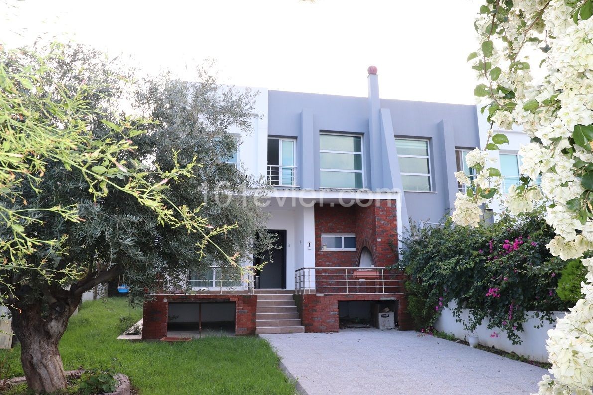 Kıbrıs Girne Karaoğlanoğlu Bölgesinde Satılık 3+2  Villa