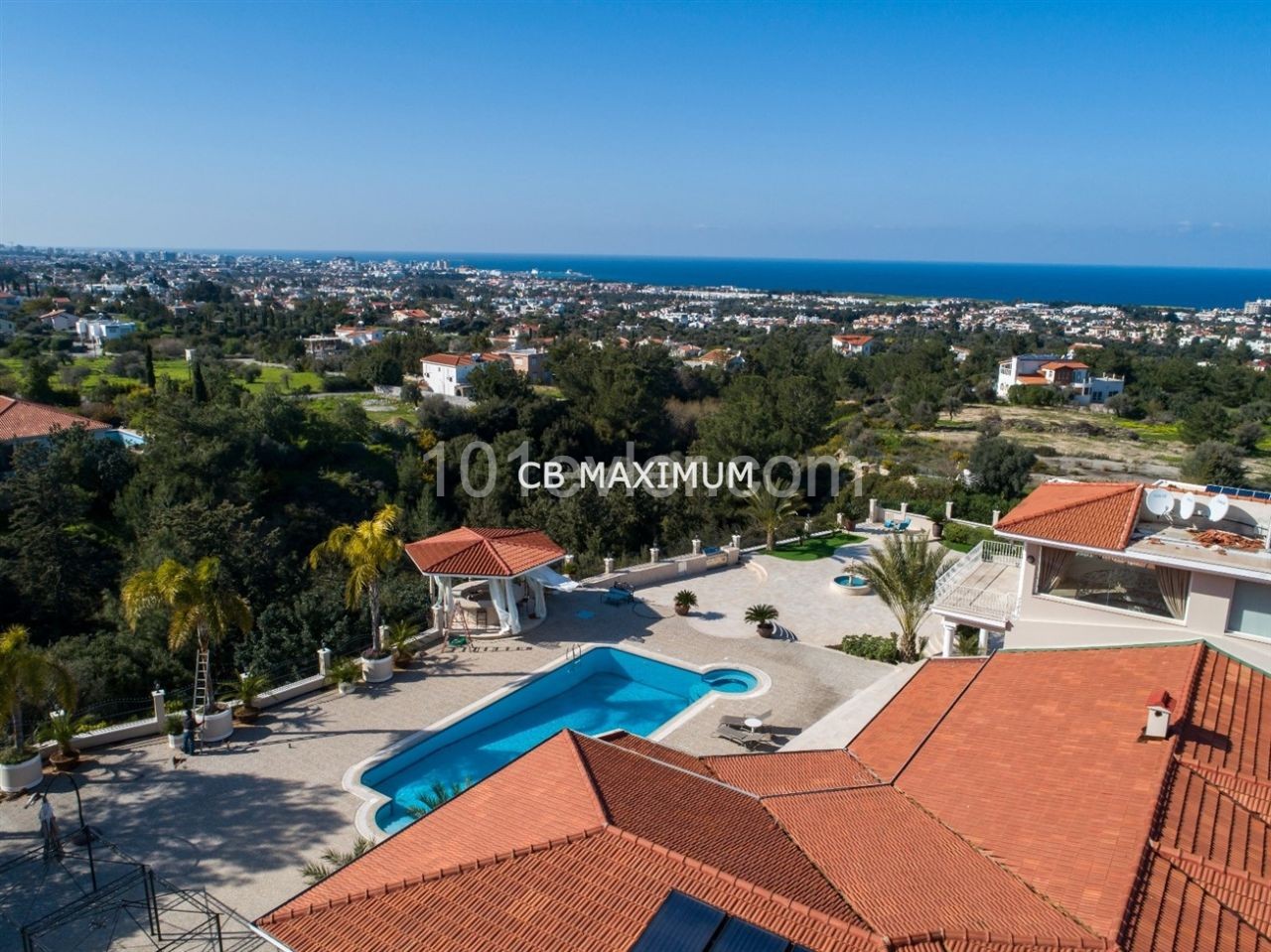 Villa mit Tennisplatz mit Schwimmbad zum Verkauf in Zypern Kyrenia Bellpais ** 