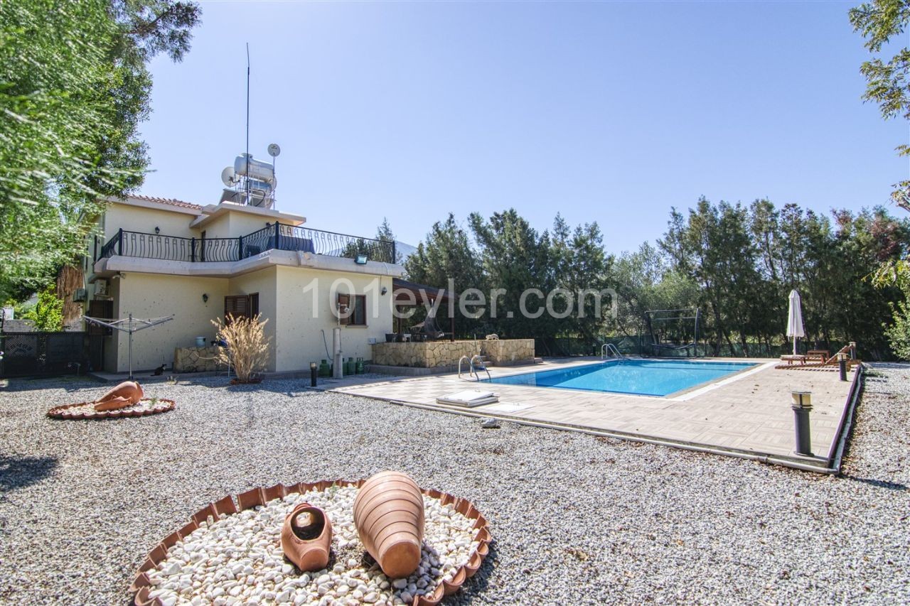 3 + 1 Villa Mit Privatem Pool In Ozanköy ** 