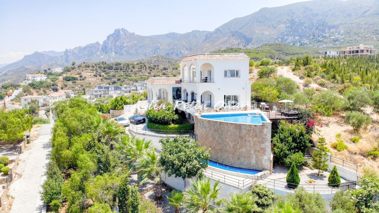 Zypern Kyrenia Edremit Zu Verkaufen 4 + 1 Villa Mit Meerblick ** 