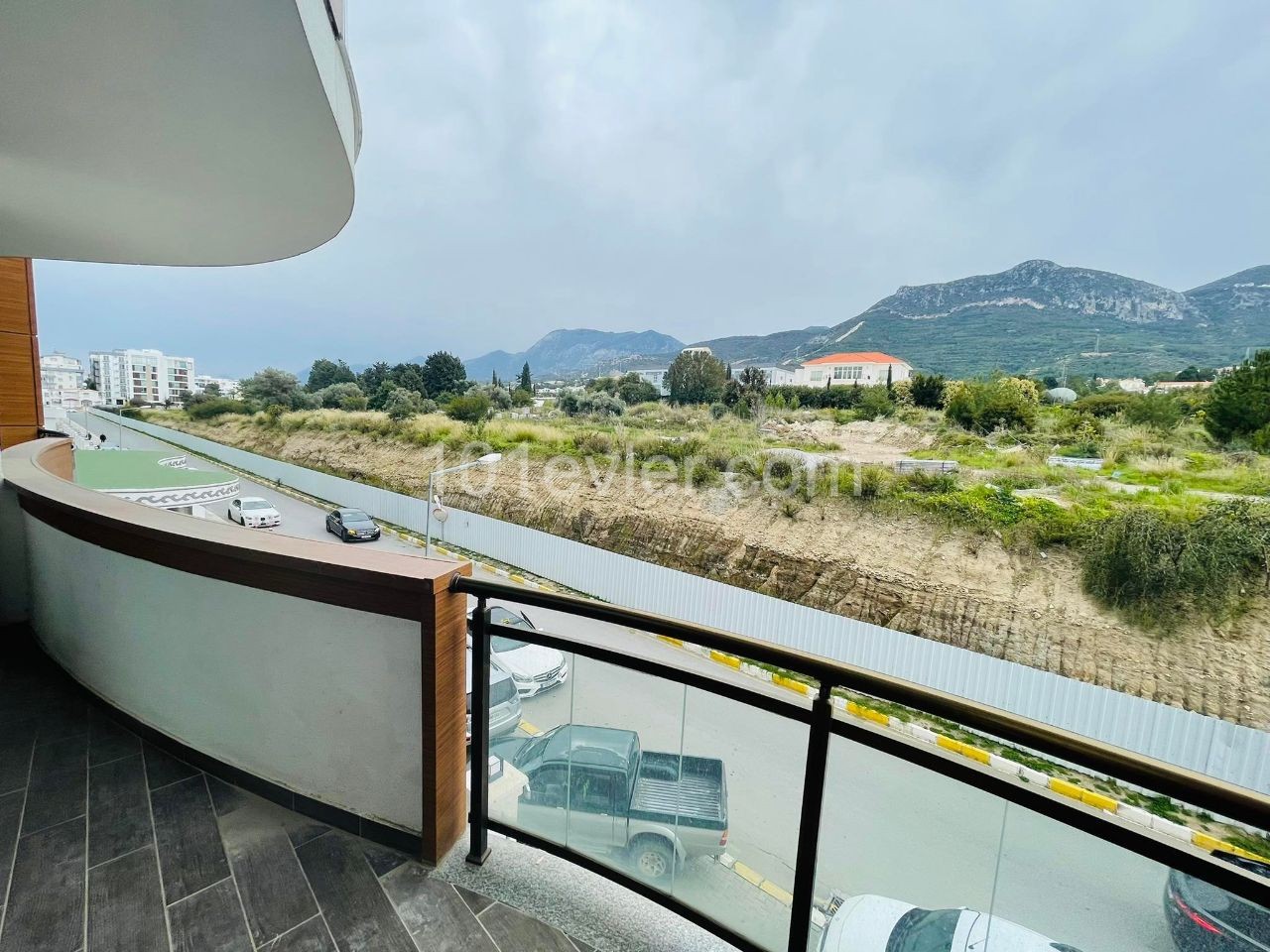 EINZIGE AUTORISIERTE TOLLE GELEGENHEIT 2+1 RESIDENZ AUF PRESTIGETRÄCHTIGEM GELÄNDE IM ZENTRUM VON KYRENIA ** 