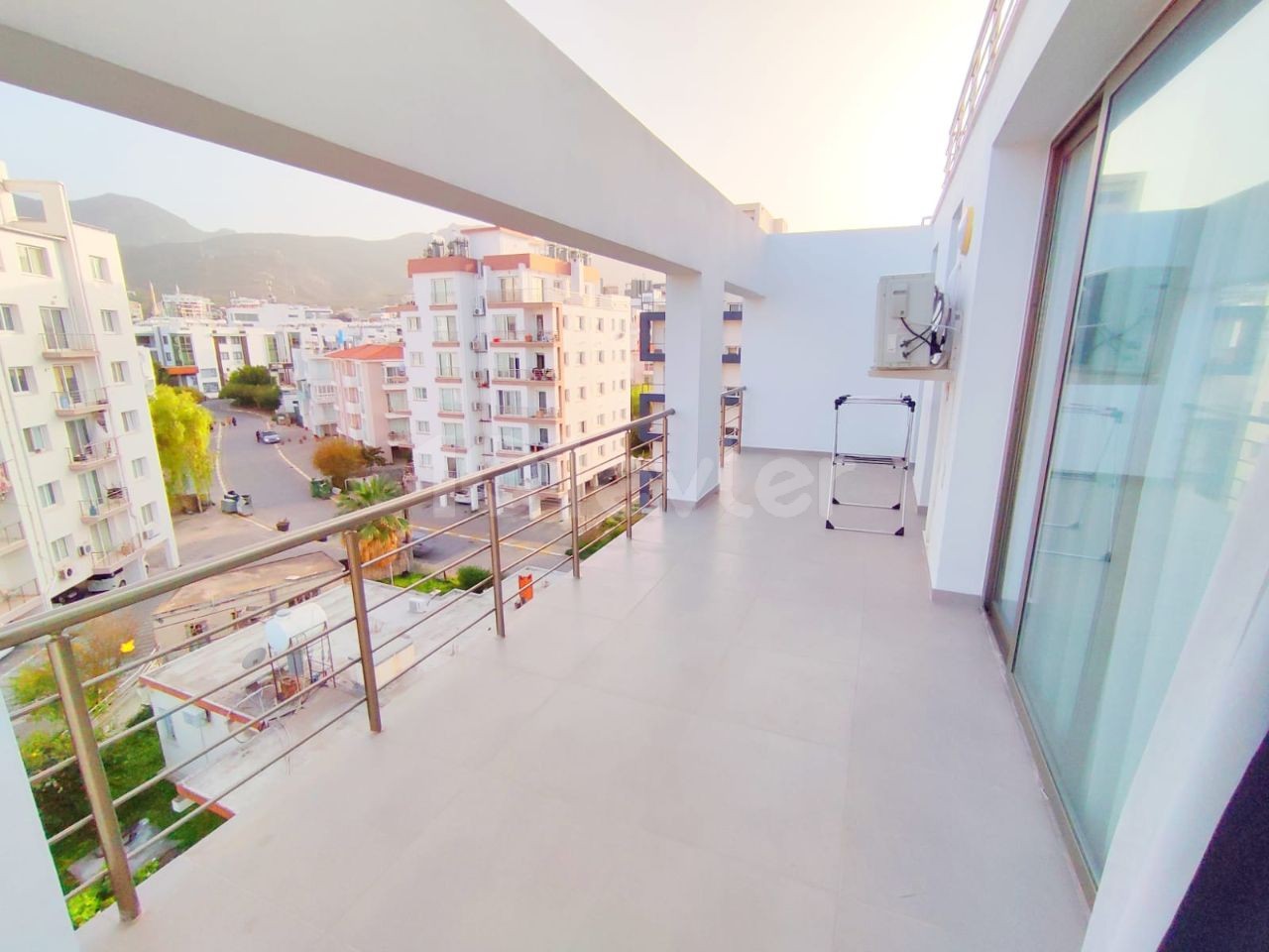 Girne Merkezde Şehir Manzaralı Dubleks 3+1 Penthouse