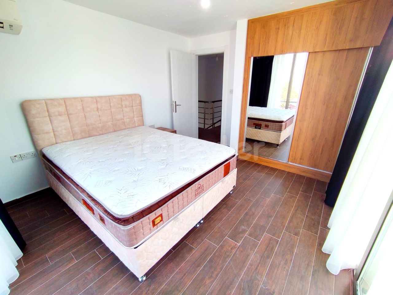 Girne Merkezde Şehir Manzaralı Dubleks 3+1 Penthouse