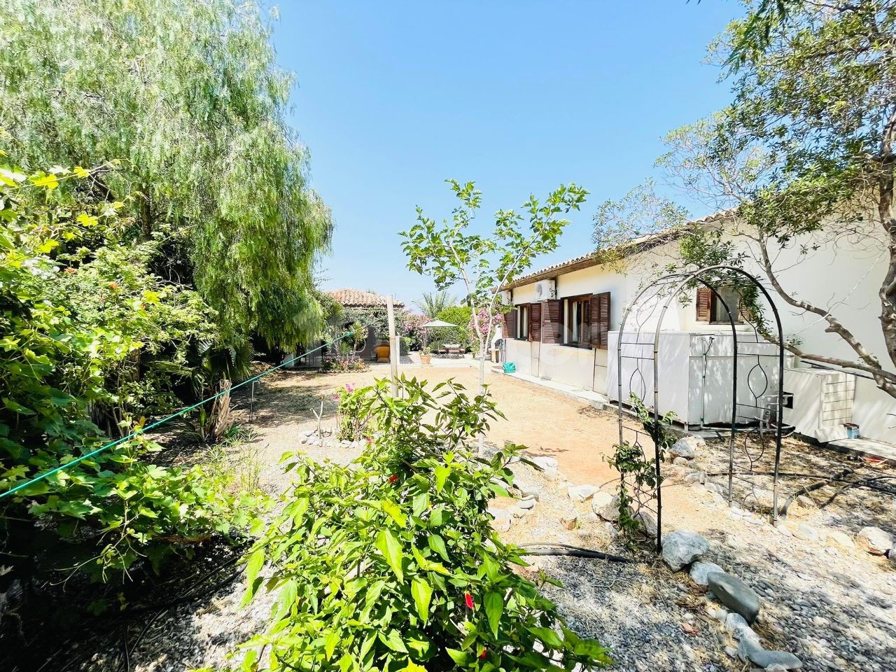 EINSTÖCKIGE VILLA MIT HERRLICHEM MEERBLICK IN ZYPERN KYRENIA LAPTA ** 