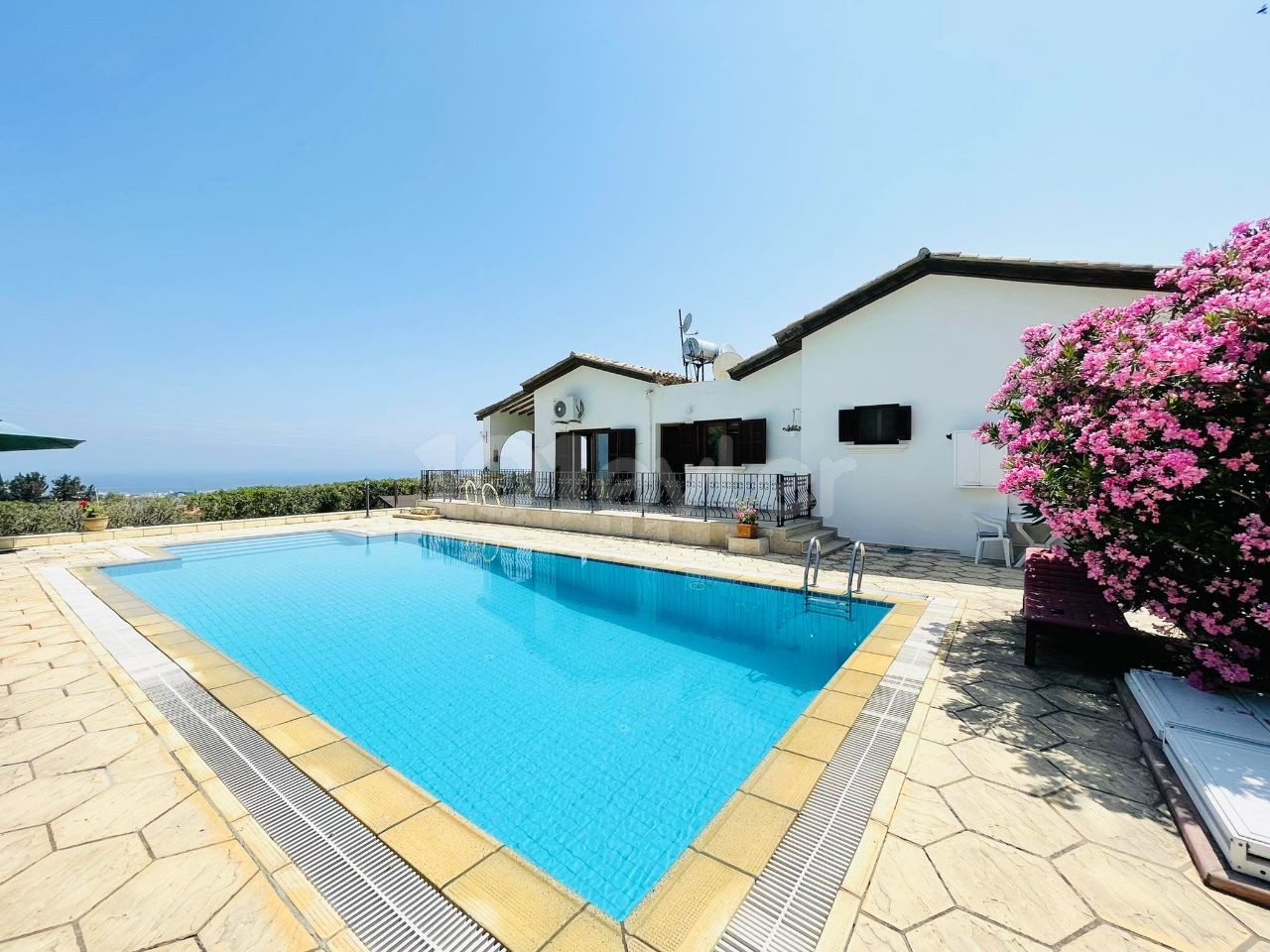 EINSTÖCKIGE VILLA MIT HERRLICHEM MEERBLICK IN ZYPERN KYRENIA LAPTA ** 