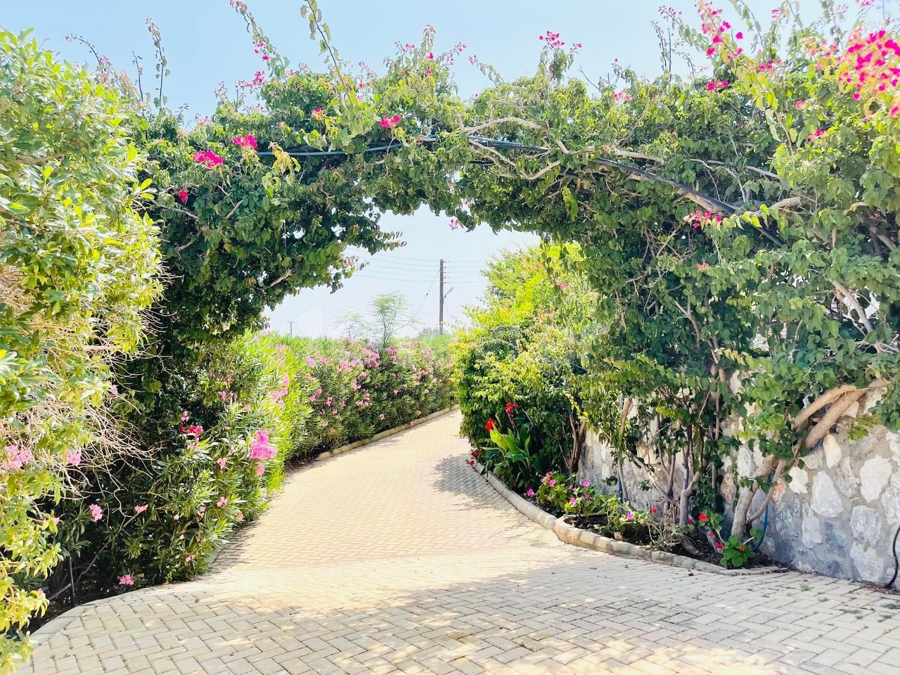 EINSTÖCKIGE VILLA MIT HERRLICHEM MEERBLICK IN ZYPERN KYRENIA LAPTA ** 