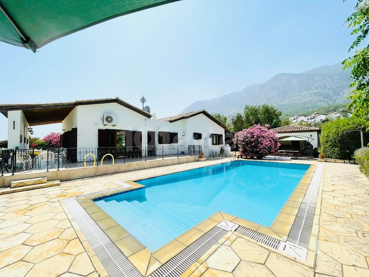 EINSTÖCKIGE VILLA MIT HERRLICHEM MEERBLICK IN ZYPERN KYRENIA LAPTA ** 