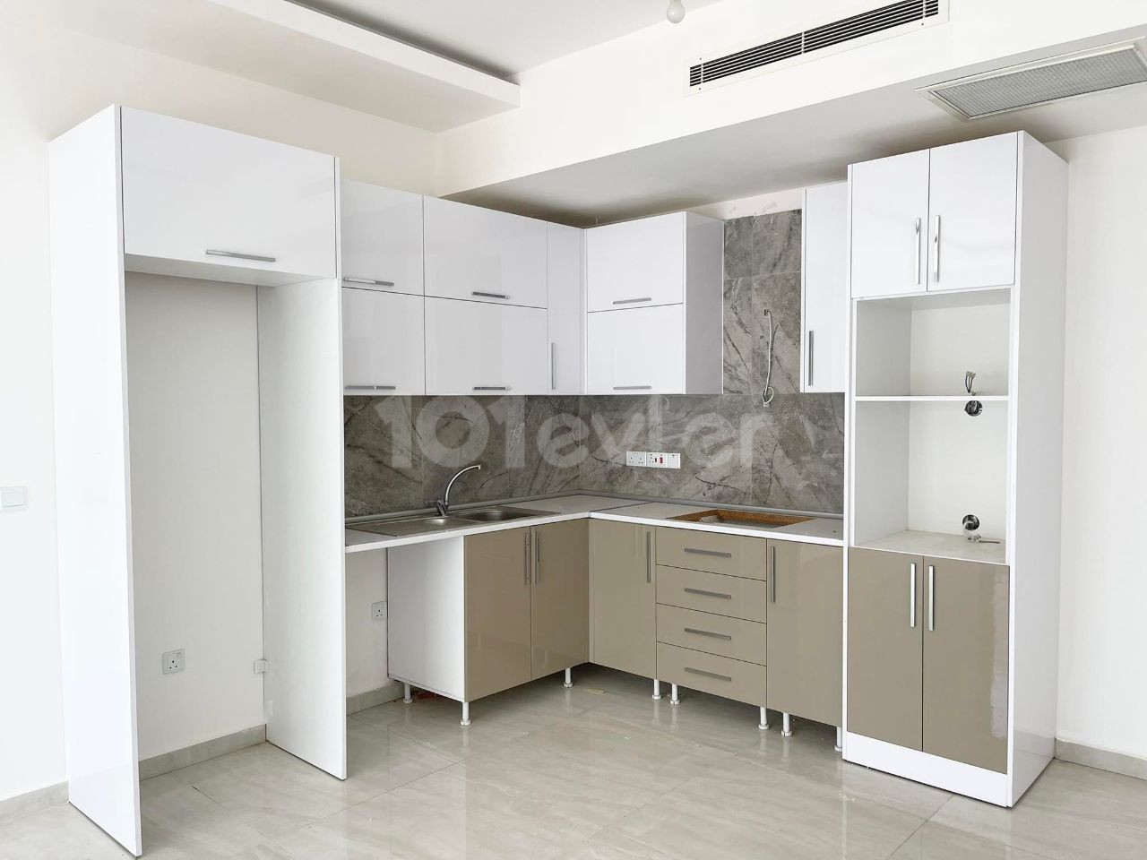 Zypern Kyrenia Olivenhain TE NET 100 M2 Gelegenheit Preis 2+1 obere Etage Wohnung mit privater Terrasse ** 