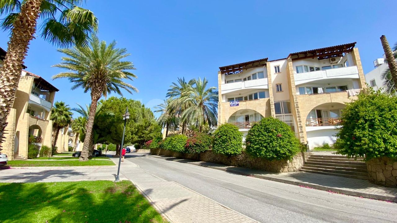 Girne  Merkezde Havuzlu Sitede Türk Koçanlı 1+1 Daire! £57.500