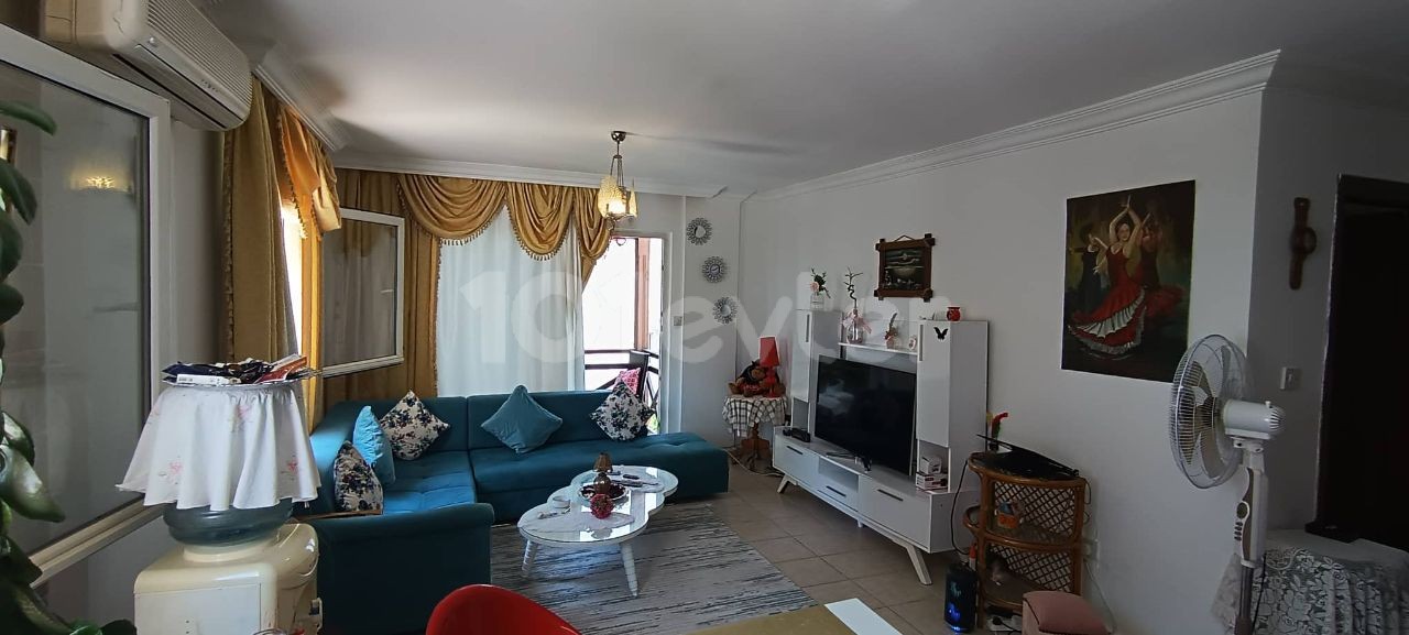 Girne  Merkezde Havuzlu Sitede Türk Koçanlı 1+1 Daire! £57.500