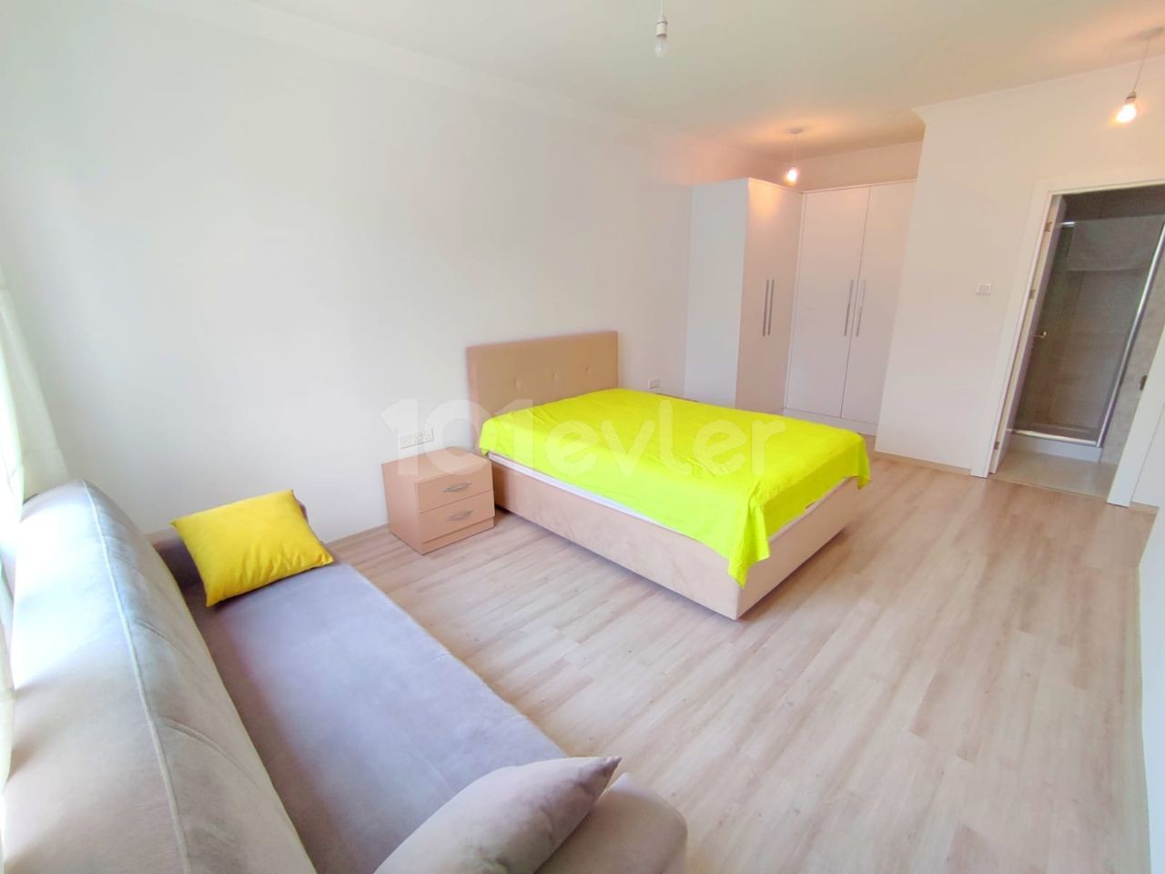 Ensuite 3 Schlafzimmer Penthouse Zur Miete Im Zentrum Von Kyrenia ** 